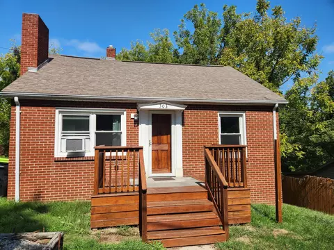 303 4th St SE, Pulaski, VA 24301