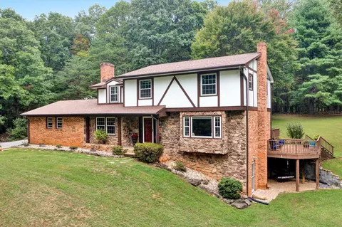 2916 Laurel Glen Rd, Vinton, VA 24179