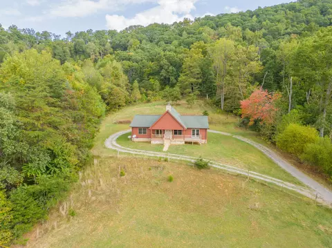 3388 Saunders Rd, Vinton, VA 24179
