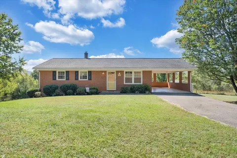 1142 Nemmo Rd, Vinton, VA 24179
