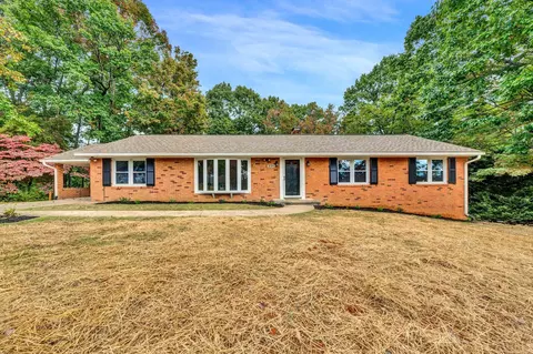 2124 Pelham Dr, Roanoke, VA 24018