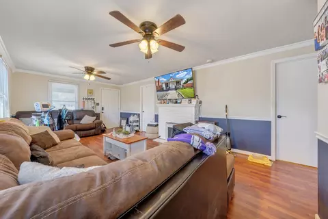 640 E Calhoun St, Salem, VA 24153 photo 3
