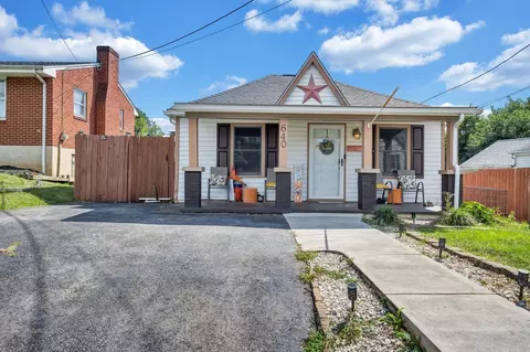 640 E Calhoun St, Salem, VA 24153 photo 16