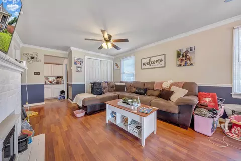 640 E Calhoun St, Salem, VA 24153 photo 2