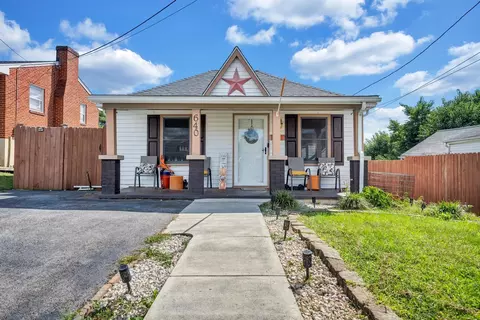 640 E Calhoun St, Salem, VA 24153 photo 13
