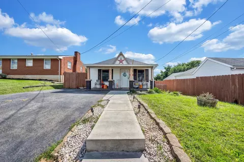 640 E Calhoun St, Salem, VA 24153 photo 14