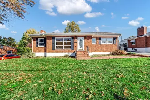 220 Frontier Rd NE, Roanoke, VA 24012