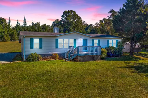 1157 Poteet Rd, Wirtz, VA 24184