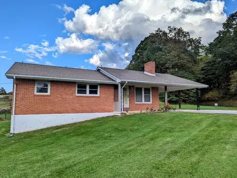 107 Alum Ridge Rd NW, Willis, VA 24380