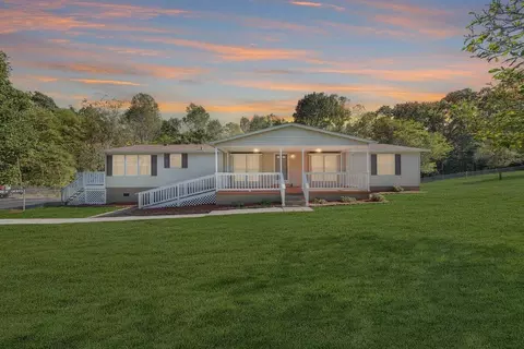 606 Ridgeway Dr, Troutville, VA 24175