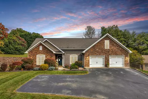 1102 Givens Tyler Rd, Salem, VA 24153