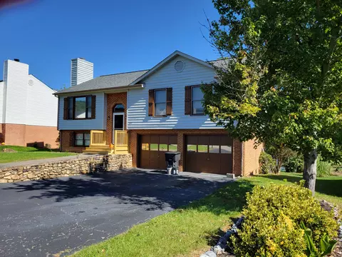 3337 Green Ridge Ct, Roanoke, VA 24019