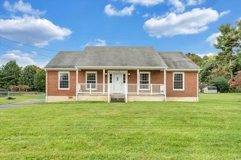 628 Yorkshire St, Salem, VA 24153