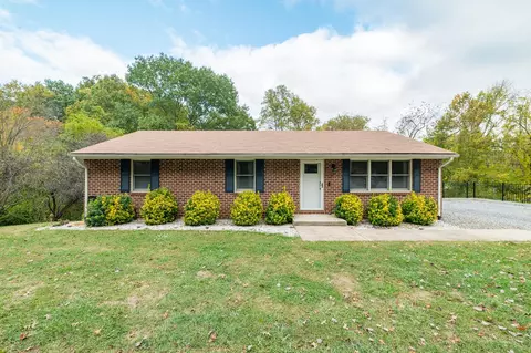 1039 Woodhaven Dr, Bedford, VA 24523