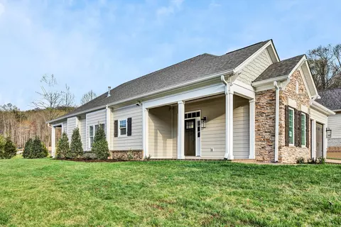 5003 Claremont Cir SW, Roanoke, VA 24014