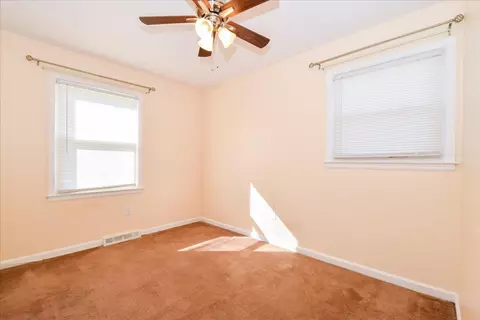 608 Angle Ln NE, Roanoke, VA 24019 photo 9