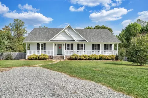 1416 Savanna Hills Dr, Moneta, VA 24121