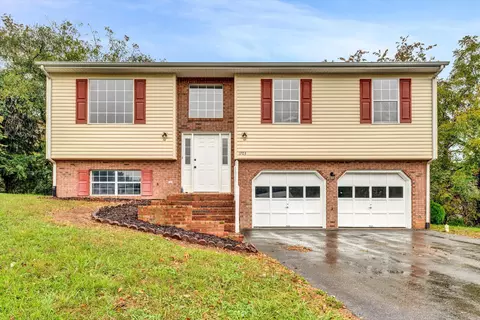 1703 Brad Ct, Salem, VA 24153