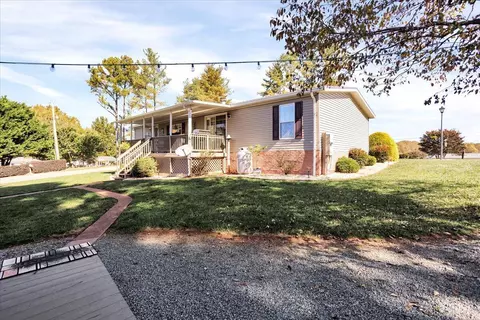485 Big Cove Dr, Penhook, VA 24137 photo 9