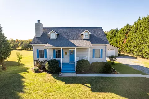 8411 Leesville Rd, Huddleston, VA 24104