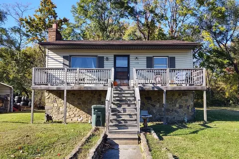 1243 W Riverside Dr, Salem, VA 24153