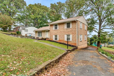 2501 Maycrest St NW, Roanoke, VA 24012