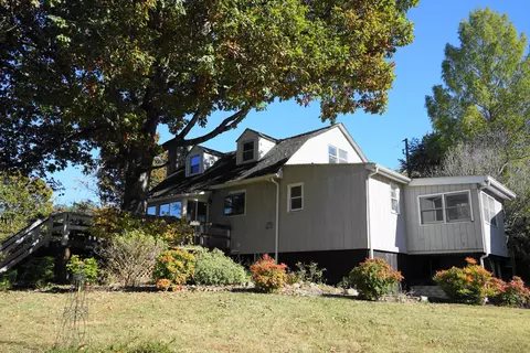 5827 Arcturus Dr, Roanoke, VA 24018