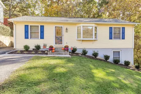 900 Quail Ln, Salem, VA 24153