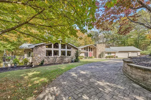 113 Ridgeway Ct, Moneta, VA 24121