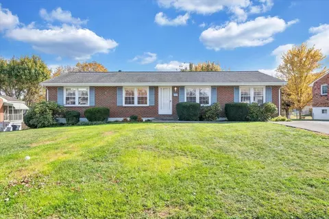 4526 Biltmore Dr NW, Roanoke, VA 24017