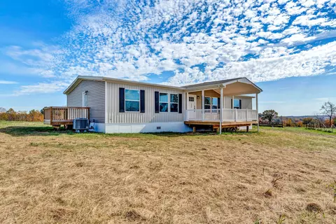 2284 Lipscomb Rd, Moneta, VA 24121 photo 5