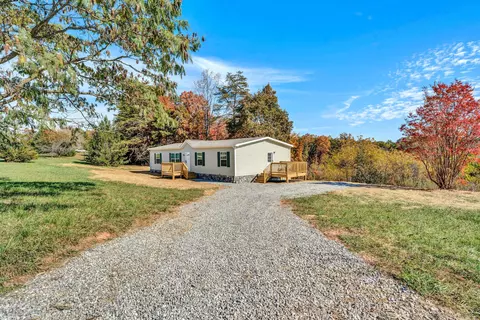 2098 Lipscomb Rd, Moneta, VA 24121 photo 4