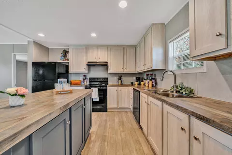 2098 Lipscomb Rd, Moneta, VA 24121 photo 9