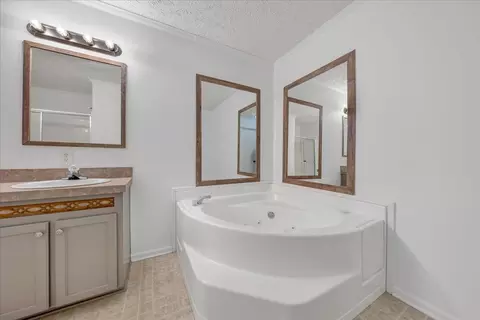 704 Mountain Meadow Dr, Vinton, VA 24179 photo 33