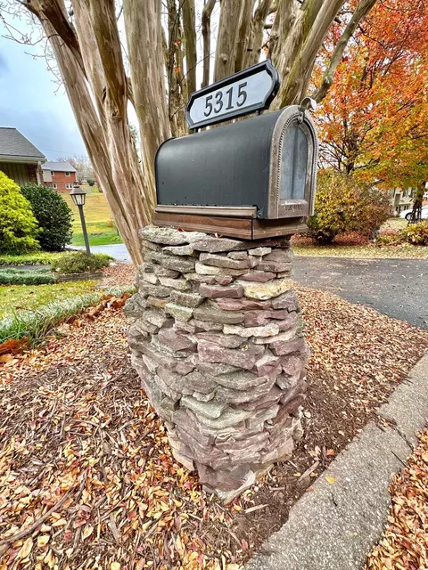 5315 Cave Spring Ln, Roanoke, VA 24018 photo 2