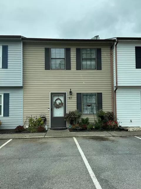 97 Tinkerview Dr, Cloverdale, VA 24077