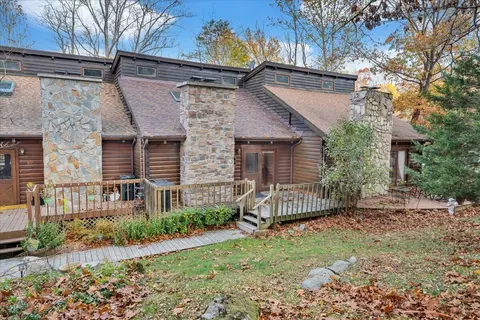 6 Windstream Ct, Radford, VA 24141