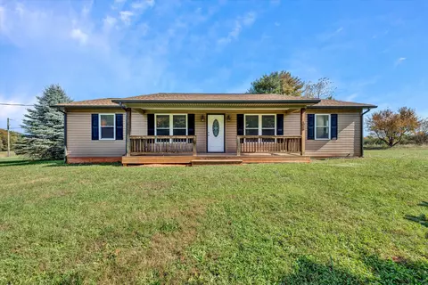 1038 Capital Hill Rd, Moneta, VA 24121