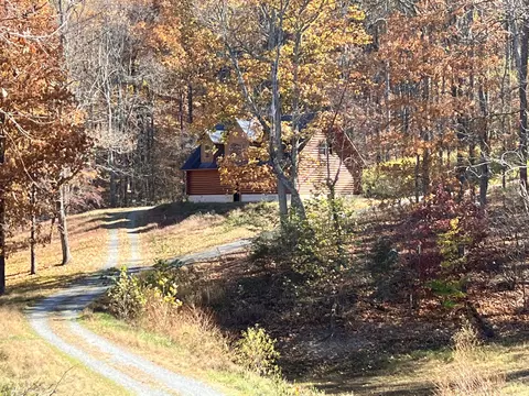 565 Misty Mountain Ln, Roanoke, VA 24012