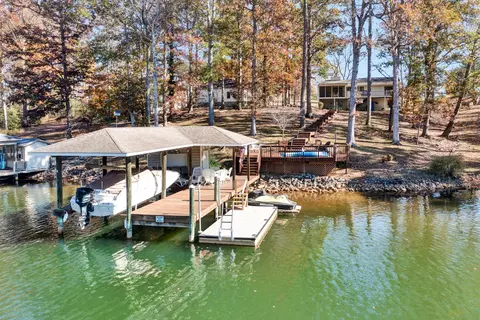 797 Oldfield Rd, Moneta, VA 24121