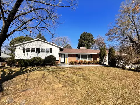 2750 Hillbrook Dr, Roanoke, VA 24018