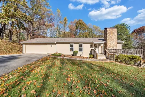 6263 Mt Chestnut Rd, Roanoke, VA 24018