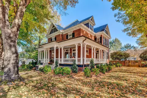2528 Avenham Ave SW, Roanoke, VA 24014