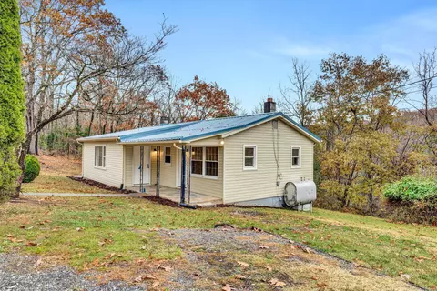 195 Elburnell Dr, Eagle Rock, VA 24085