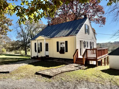 5396 Smith Mountain Lake Pkwy, Huddleston, VA 24104