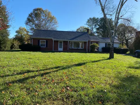 3250 Hastings Rd, Roanoke, VA 24018