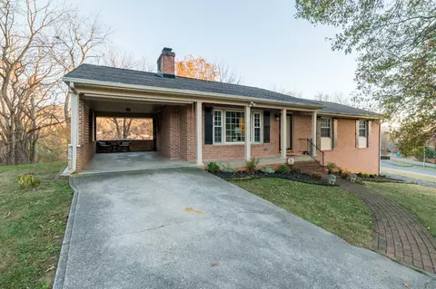 24 Ridgewood Dr, Troutville, VA 24175