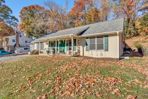 3527 Chaparral Dr, Roanoke, VA 24018
