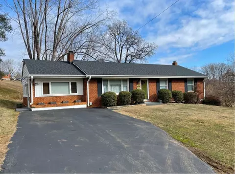 819 Pinecrest Ave, Bedford, VA 24523