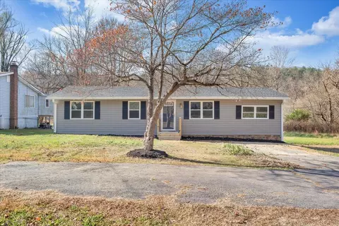 7045 Starlight Ln, Boones Mill, VA 24065